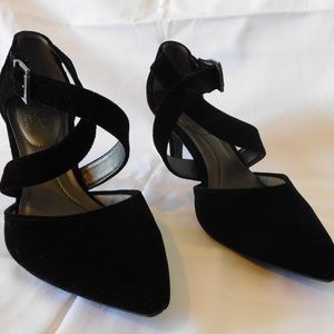 Life Stride Pumps in Black Velvet, Size 10